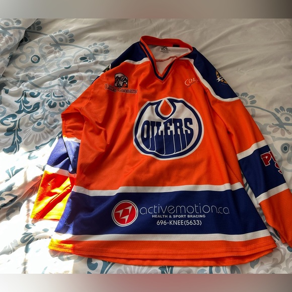 Edmonton Oilers made in Canada Size large adult jersey - Picture 2 of 3
